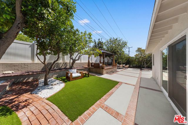 1180 Coronet Avenue, Pasadena, CA 91107