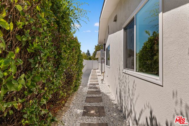1180 Coronet Avenue, Pasadena, CA 91107