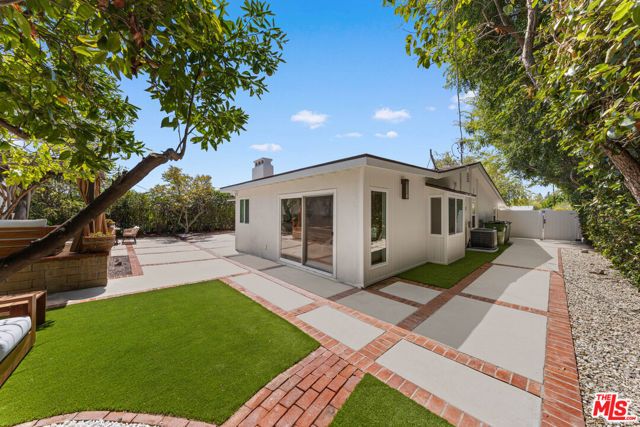 1180 Coronet Avenue, Pasadena, CA 91107