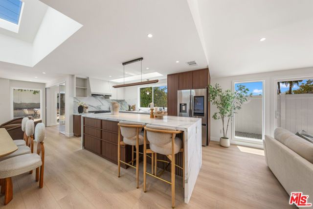 1180 Coronet Avenue, Pasadena, CA 91107