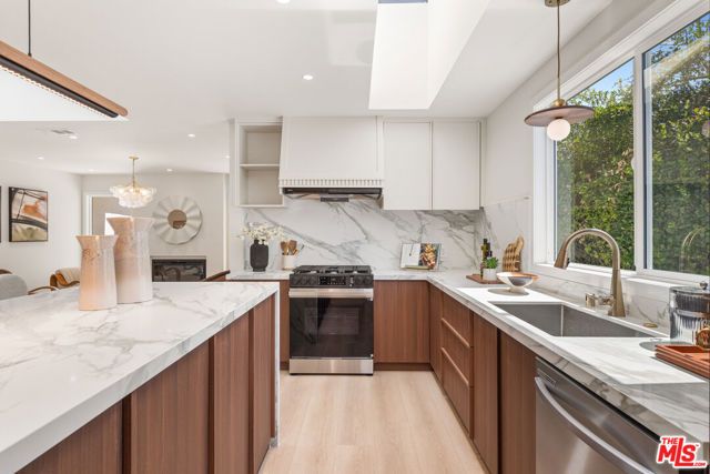1180 Coronet Avenue, Pasadena, CA 91107