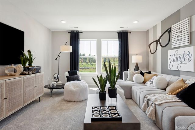 693 Gretchen Lane, Saline, MI 48176