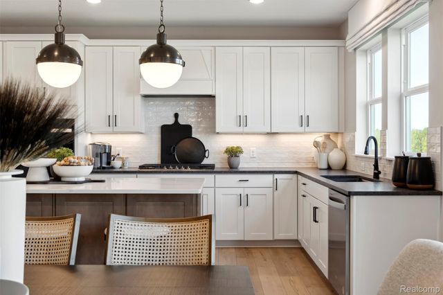 693 Gretchen Lane, Saline, MI 48176