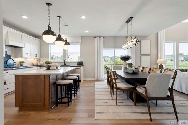 693 Gretchen Lane, Saline, MI 48176