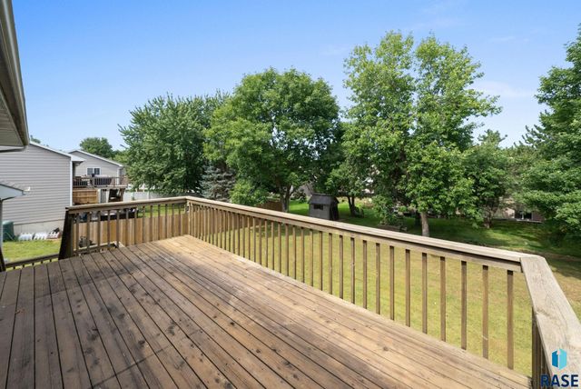 812 E Heatherwood Cir Circle, Brandon, SD 57005