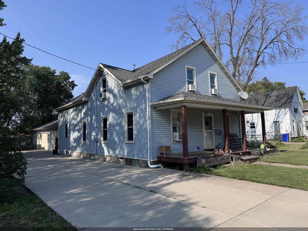 208 E CALUMET STREET, Appleton, WI 54915