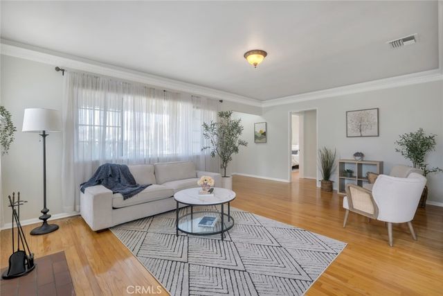 400 University Avenue, Burbank, CA 91504