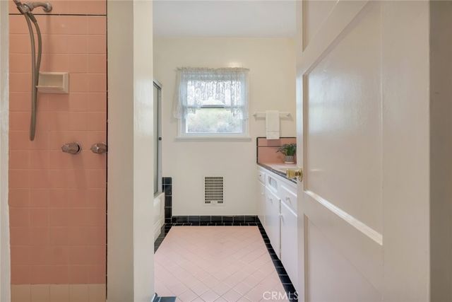 400 University Avenue, Burbank, CA 91504