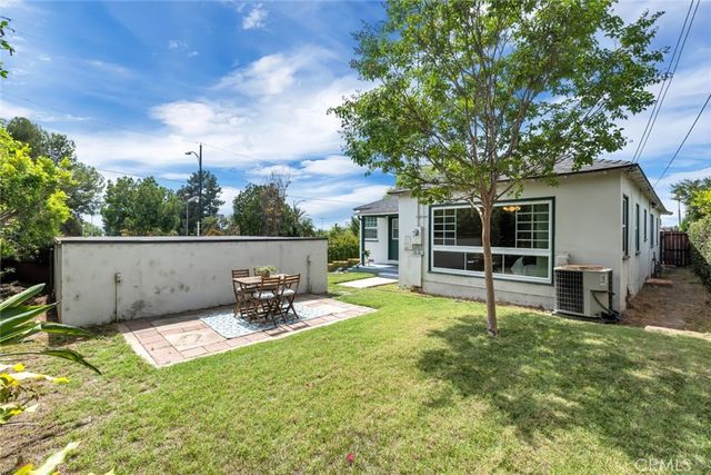 400 University Avenue, Burbank, CA 91504