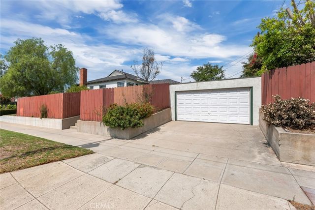 400 University Avenue, Burbank, CA 91504