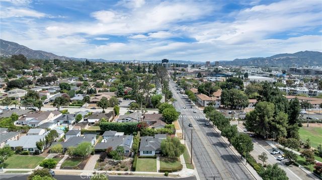 400 University Avenue, Burbank, CA 91504