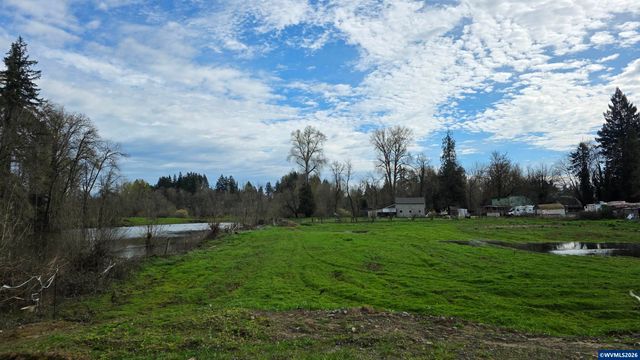 21757 99E Hwy NE, Aurora, OR 97002