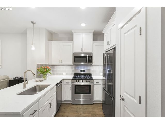 7523 Se KINNAMAN St, Hillsboro, OR 97123