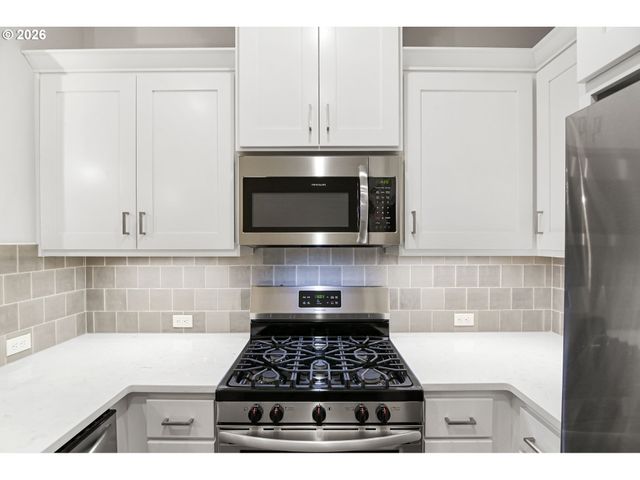 7523 Se KINNAMAN St, Hillsboro, OR 97123