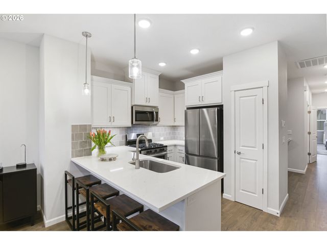 7523 Se KINNAMAN St, Hillsboro, OR 97123