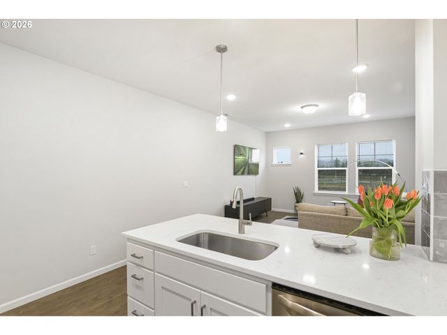 7523 Se KINNAMAN St, Hillsboro, OR 97123