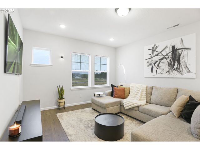 7523 Se KINNAMAN St, Hillsboro, OR 97123