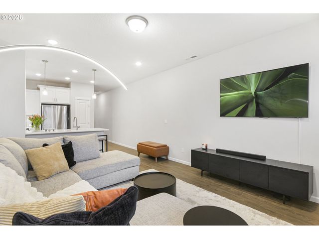 7523 Se KINNAMAN St, Hillsboro, OR 97123