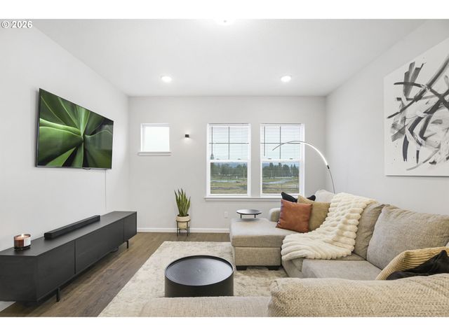 7523 Se KINNAMAN St, Hillsboro, OR 97123