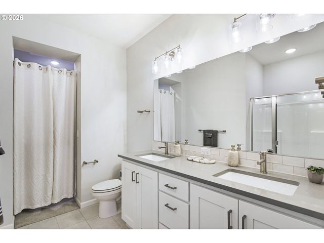 7523 Se KINNAMAN St, Hillsboro, OR 97123