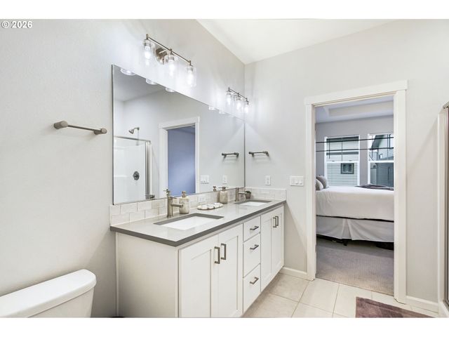 7523 Se KINNAMAN St, Hillsboro, OR 97123