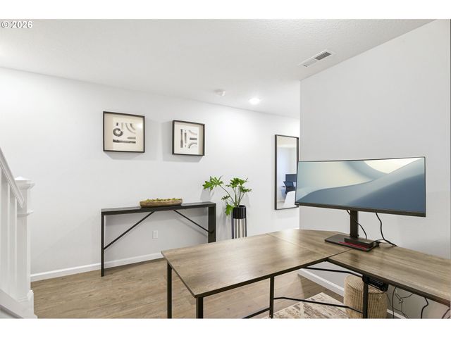 7523 Se KINNAMAN St, Hillsboro, OR 97123