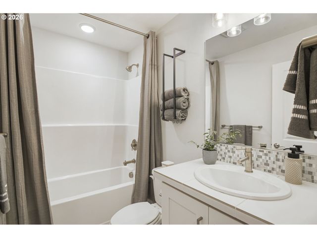 7523 Se KINNAMAN St, Hillsboro, OR 97123