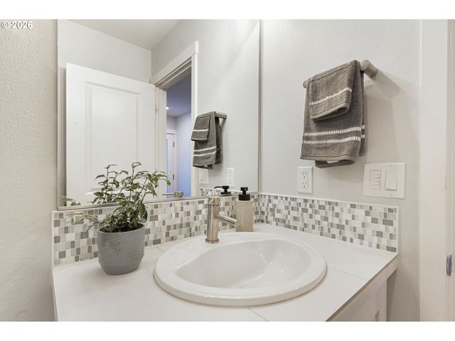 7523 Se KINNAMAN St, Hillsboro, OR 97123