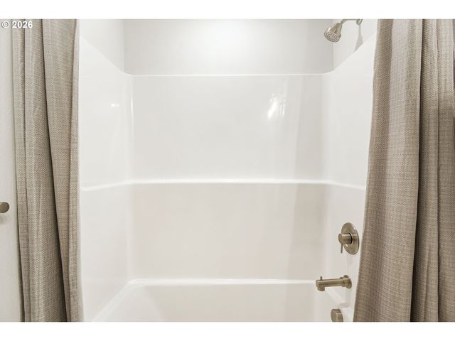 7523 Se KINNAMAN St, Hillsboro, OR 97123