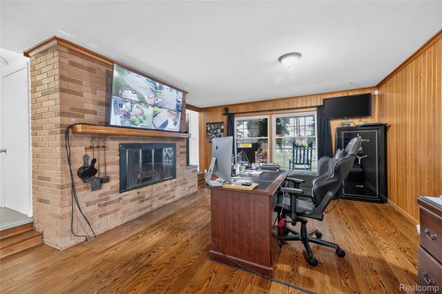 22271 West River Road, Grosse Ile Township, MI 48138