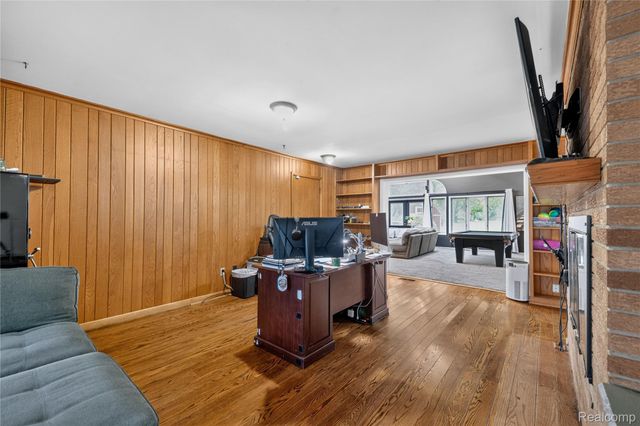 22271 West River Road, Grosse Ile Township, MI 48138