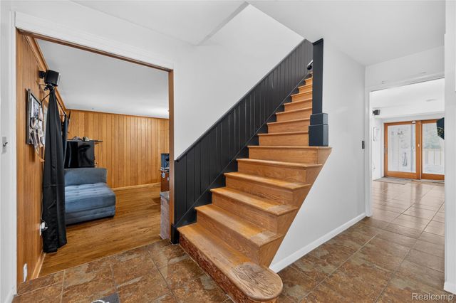 22271 West River Road, Grosse Ile Township, MI 48138