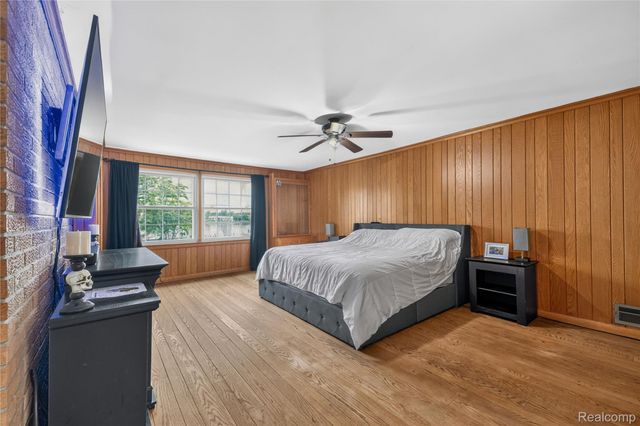 22271 West River Road, Grosse Ile Township, MI 48138