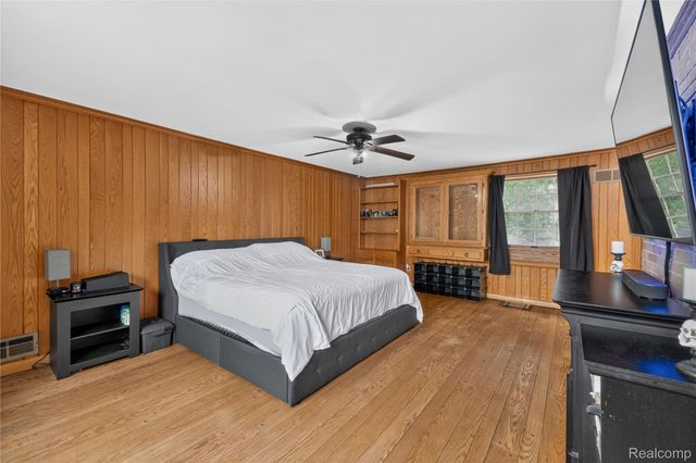 22271 West River Road, Grosse Ile Township, MI 48138