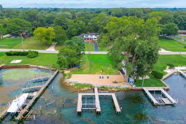 22271 West River Road, Grosse Ile Township, MI 48138