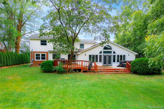 22271 West River Road, Grosse Ile Township, MI 48138
