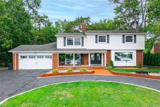 22271 West River Road, Grosse Ile Township, MI 48138