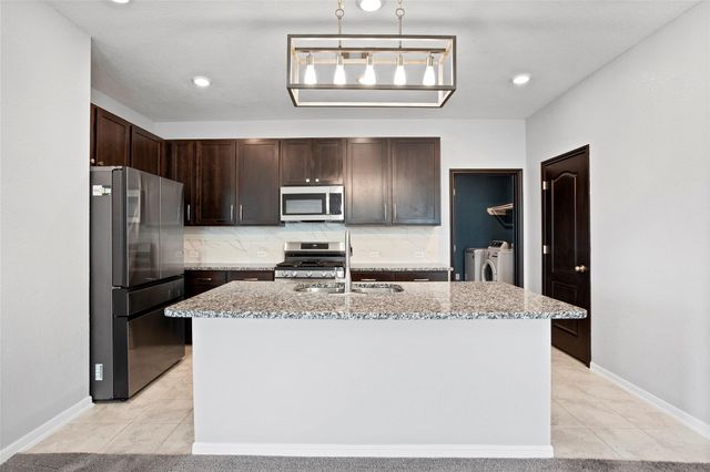 996 Camellia Hills Lane, La Marque, TX 77568