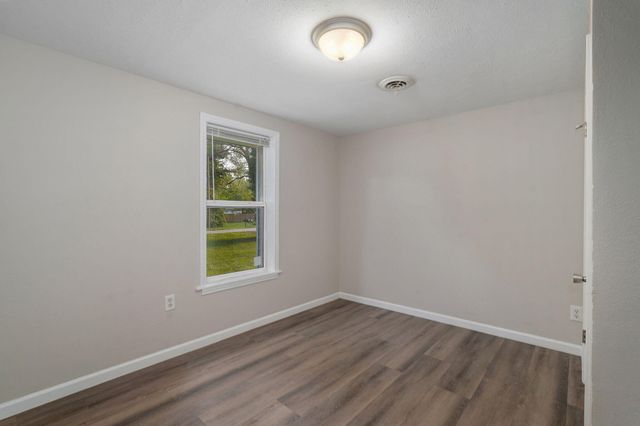 2313 E Atlantic Street, Springfield, MO 65803