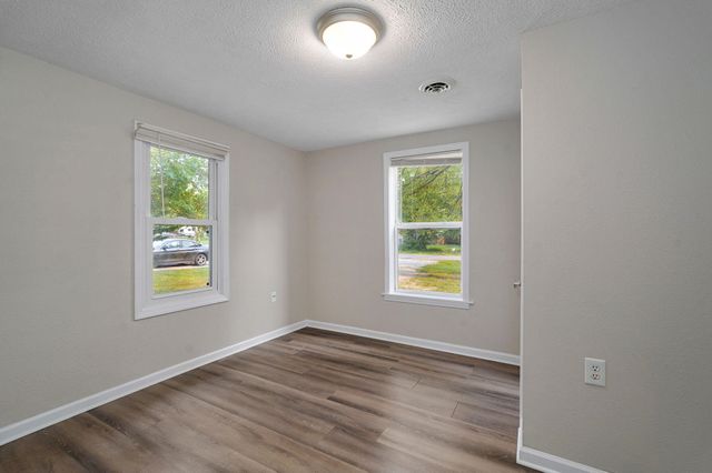 2313 E Atlantic Street, Springfield, MO 65803