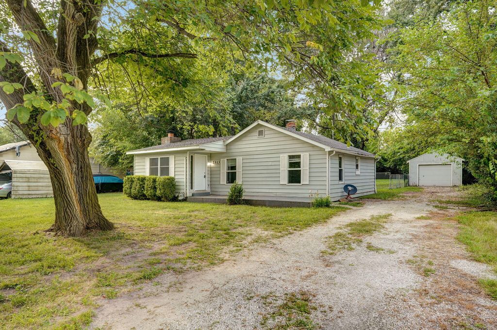 2313 E Atlantic Street, Springfield, MO 65803