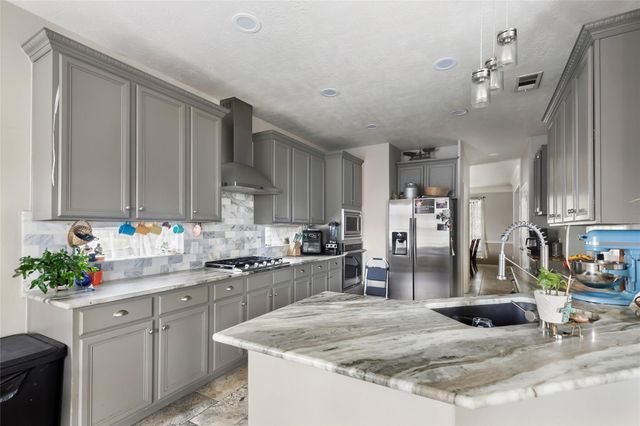 1831 Country Club Cove Drive, Baytown, TX 77521
