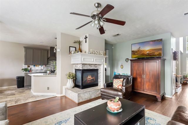 1831 Country Club Cove Drive, Baytown, TX 77521