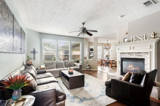 1831 Country Club Cove Drive, Baytown, TX 77521