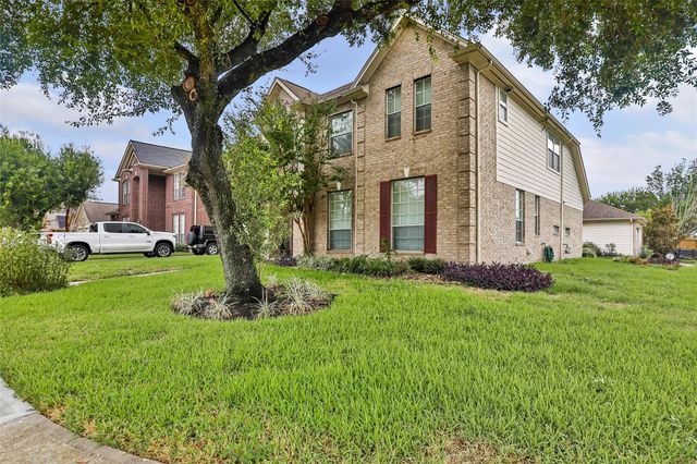 1831 Country Club Cove Drive, Baytown, TX 77521