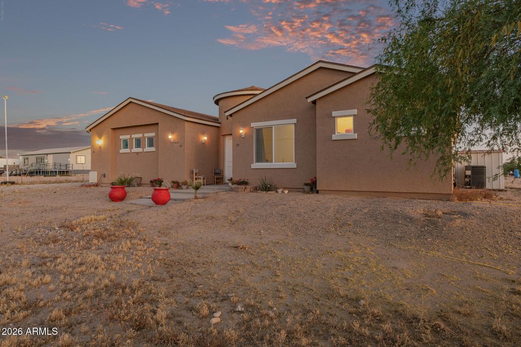 Image 4 of property listing at 36843 W INDIAN SCHOOL Road, Tonopah, AZ 85354