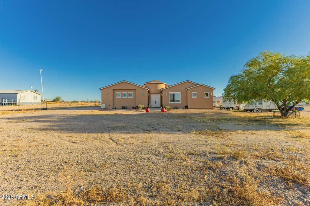 Image 5 of property listing at 36843 W INDIAN SCHOOL Road, Tonopah, AZ 85354