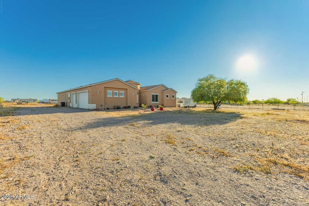 Image 7 of property listing at 36843 W INDIAN SCHOOL Road, Tonopah, AZ 85354