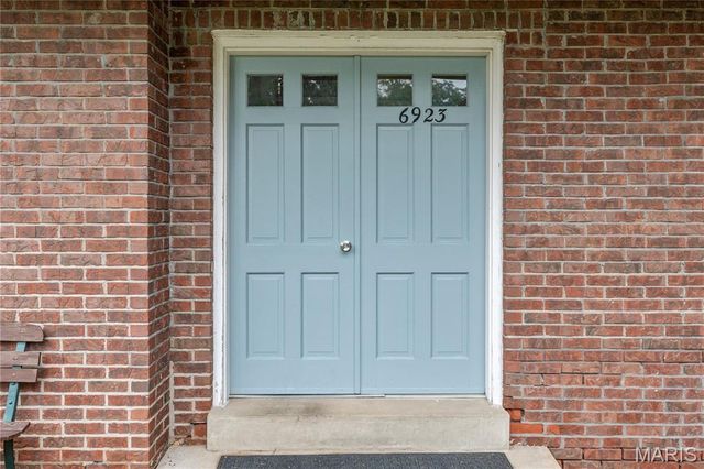 6923 Colonial Woods Drive 16, St Louis, MO 63129