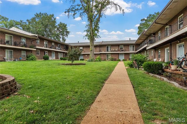 6923 Colonial Woods Drive 16, St Louis, MO 63129